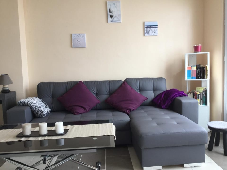 Library, Living room