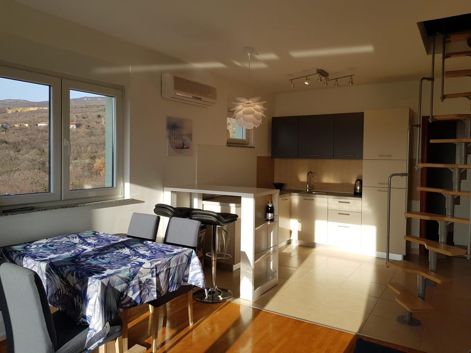 Day, TV and multimedia, Kitchen or kitchenette, Living room, Photo of the whole room