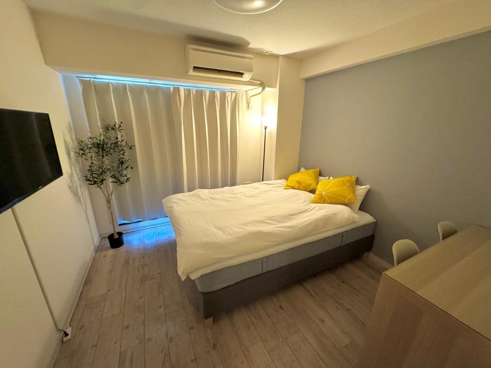 Bed, air conditioner
