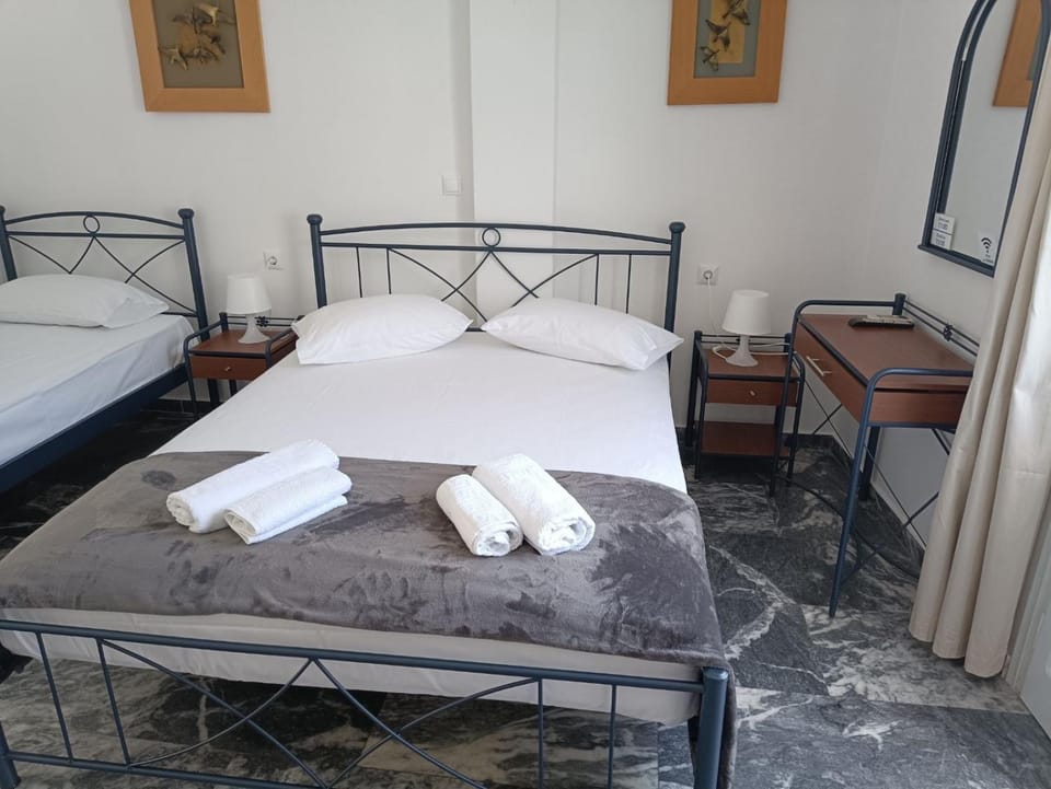 Meropi Rooms Bed and Breakfast in Milos