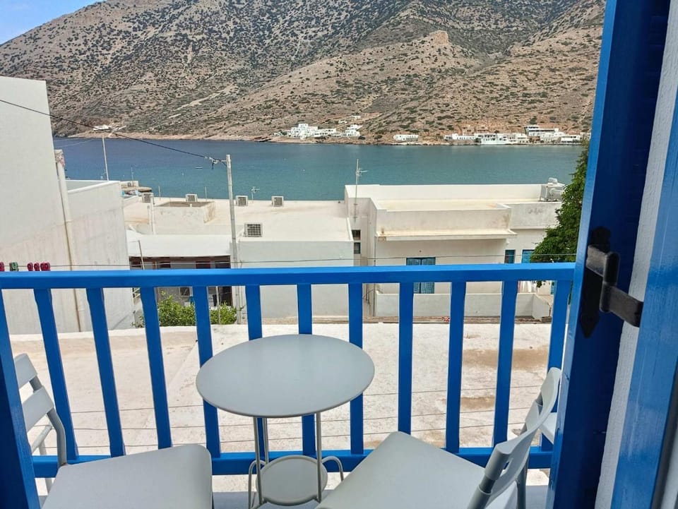 Meropi Rooms Bed and Breakfast in Milos
