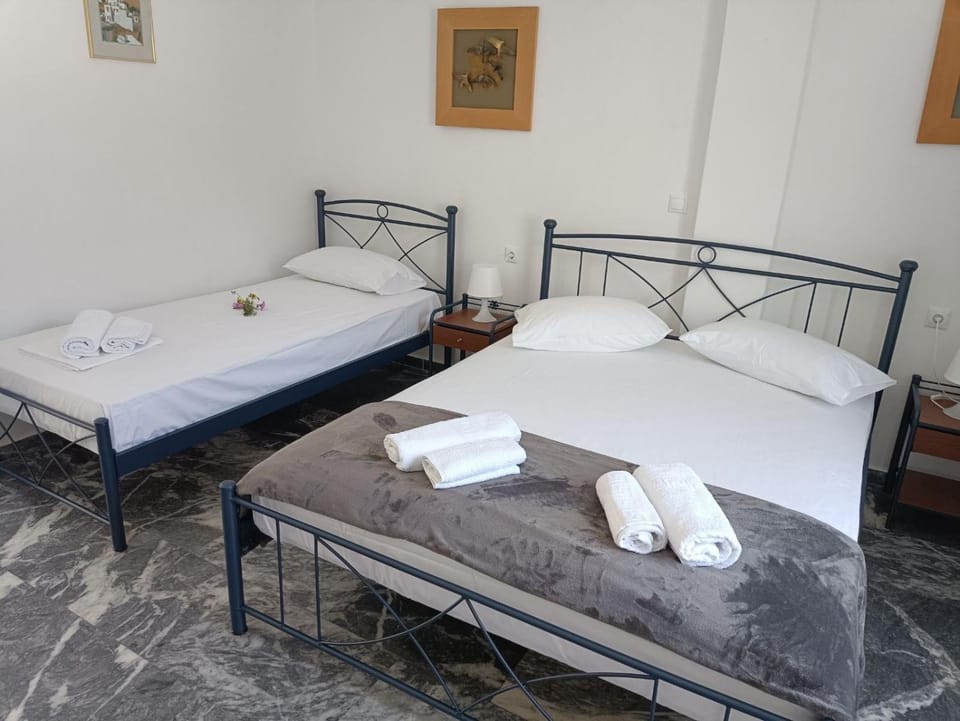 Meropi Rooms Bed and Breakfast in Milos