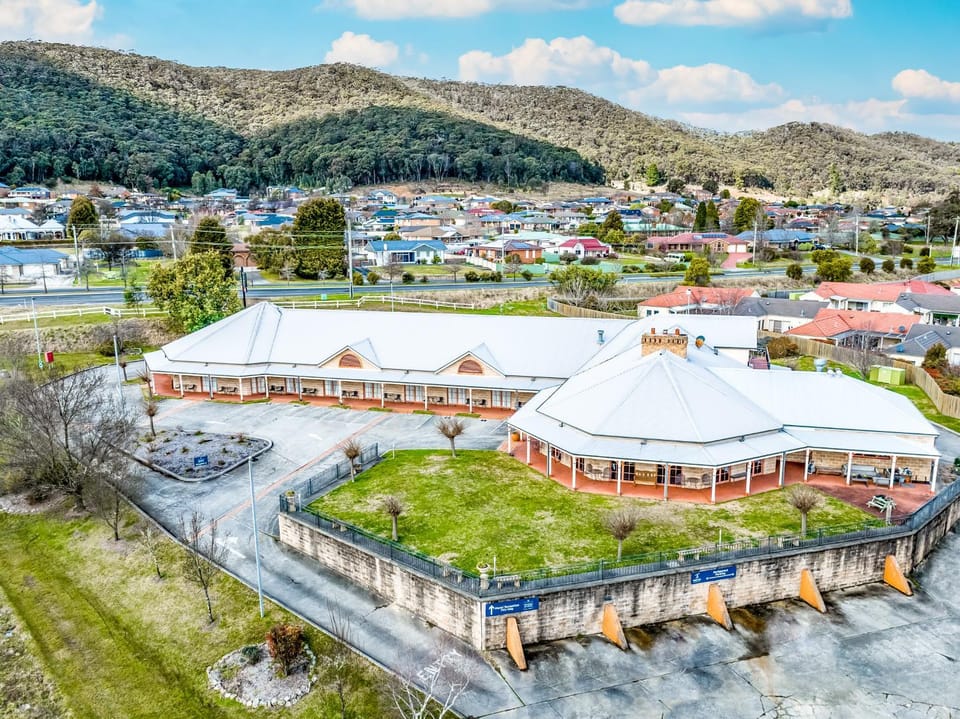 Property building, Bird's eye view, Mountain view