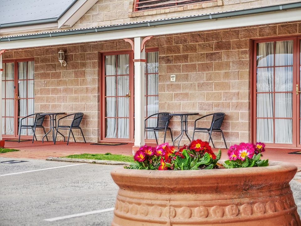 Property building, Patio, Day