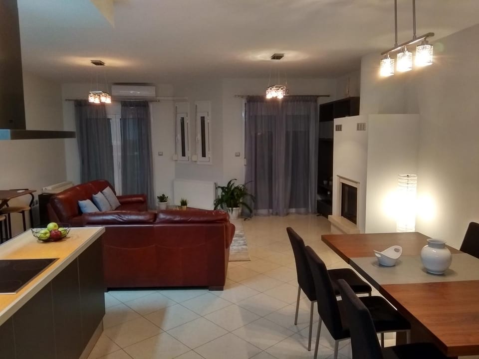 Living room, Seating area, Dining area
