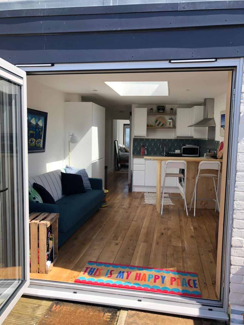 Kitchen or kitchenette, Living room, Seating area, Dining area, minibar, pet friendly