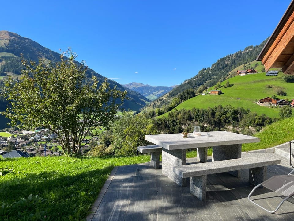 Spring, Day, Natural landscape, Dining area, Mountain view