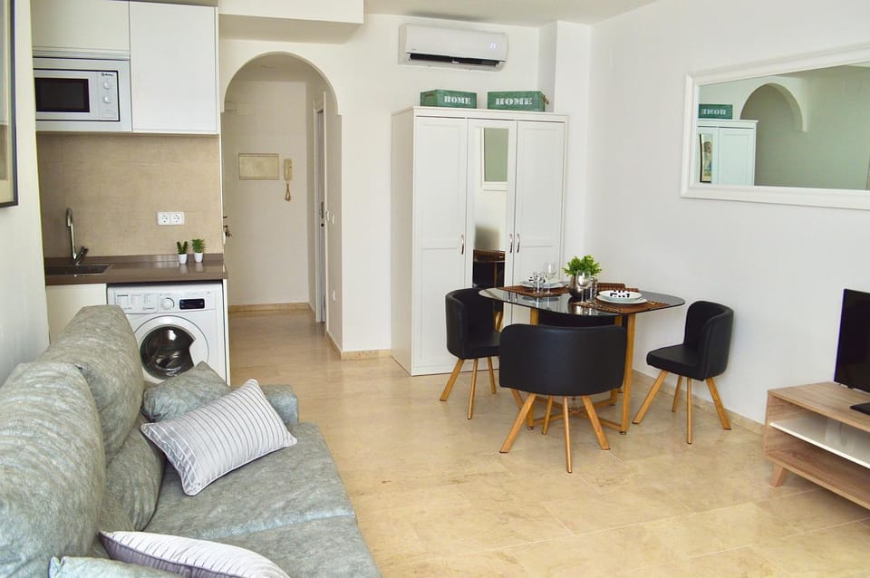 Apartamento Adriana. Céntrico, a 50m de la playa. Apartment in Fuengirola