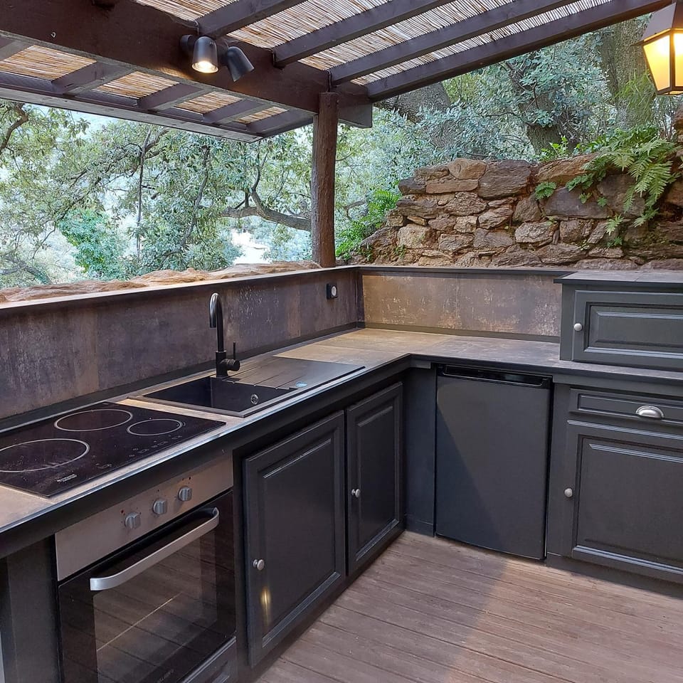 Patio, Kitchen or kitchenette, Communal kitchen, Garden view, Mountain view, microwave, oven, stove