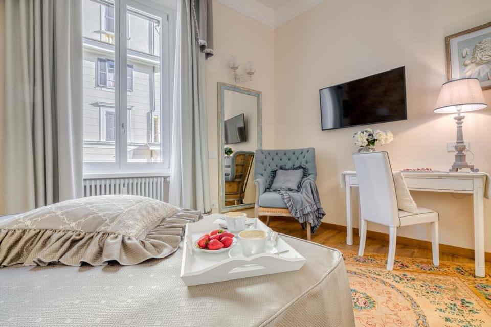 Bed, TV and multimedia, Bedroom