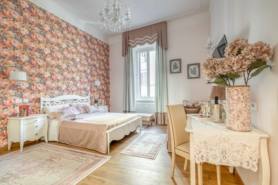 Bed, Photo of the whole room, Decorative detail, Bedroom, Family, furniture, heating, internet, locker, room service, room service, safe, VIP