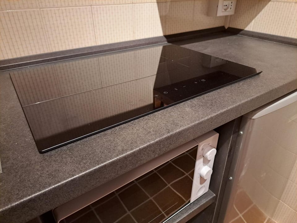 minibar, stove, kitchen