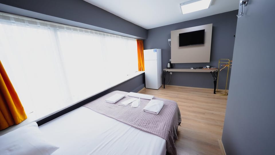 Communal lounge/ TV room, Bed, TV and multimedia, Photo of the whole room, Bedroom, towels