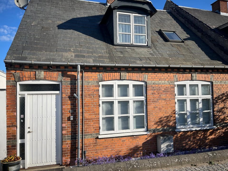 Holbæk. Byhus med fjordudsigt, og 5 min. til bymidten Apartment in Zealand