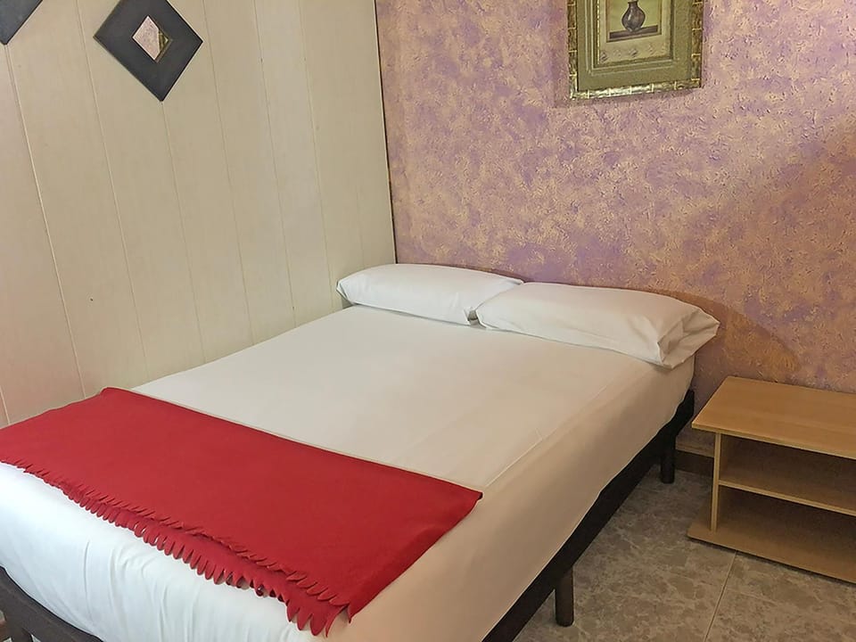 Bed, Photo of the whole room, Bedroom, children, children, children, young children, young children, young children, older children, older children, older children, group of guests, group of guests, group of guests, Family, Family, Family, heating, heating