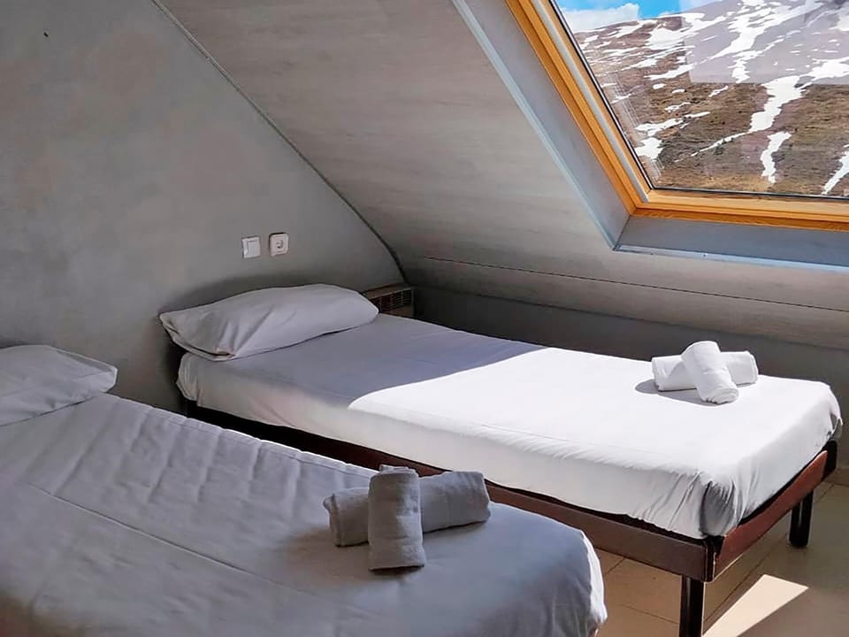 Bed, Photo of the whole room, Bedroom, children, children, children, young children, young children, young children, older children, older children, older children, group of guests, group of guests, group of guests, Family, Family, Family, heating, heating