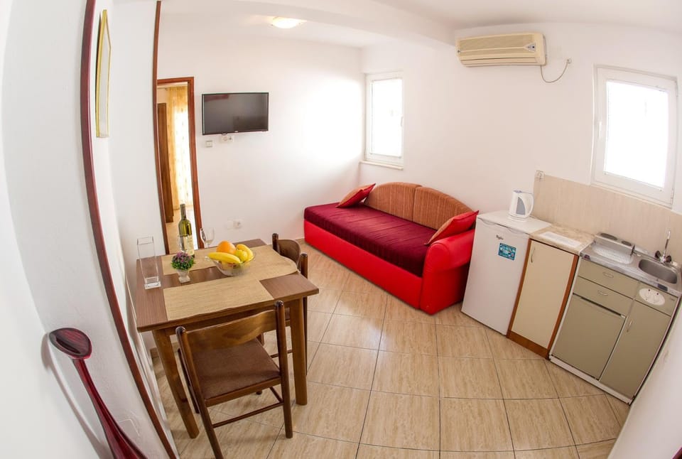 Spring, Day, TV and multimedia, Coffee/tea facilities, Kitchen or kitchenette, Living room, Seating area, Dining area, On site, Area and facilities