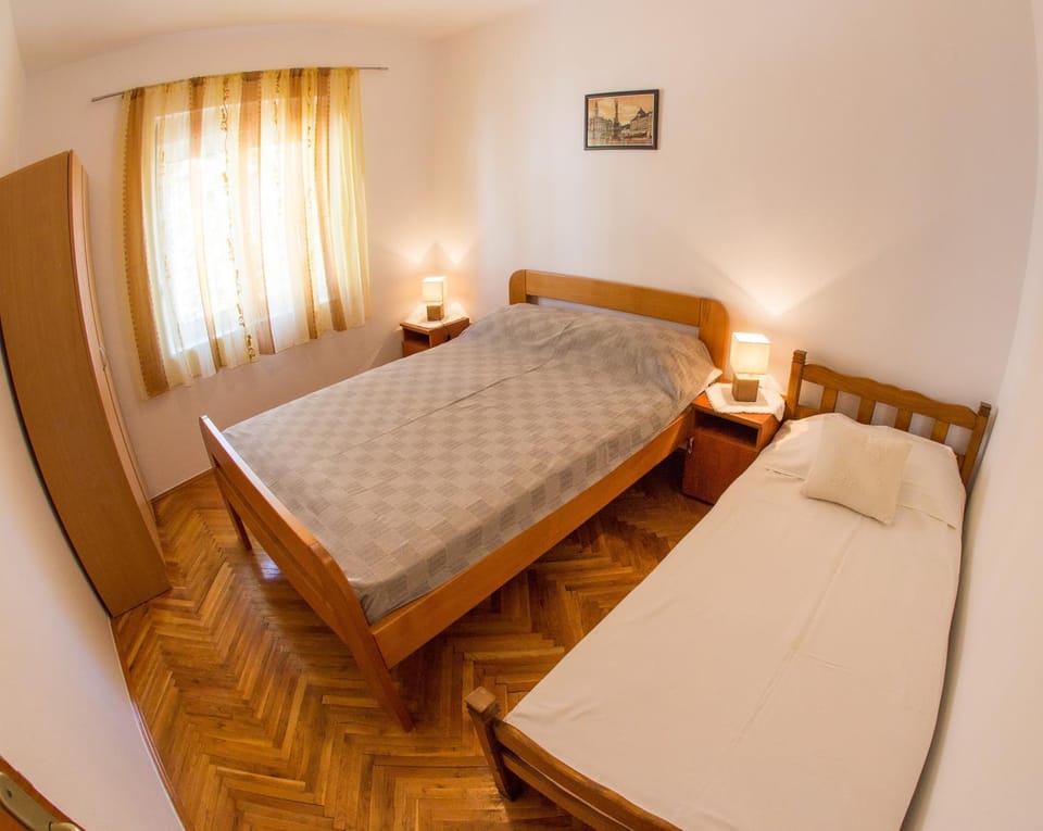 Spring, Bed, Day, Photo of the whole room, Decorative detail, Bedroom
