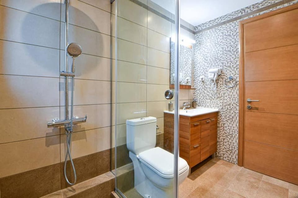 Modern hospitality, with private garden, Athens Apartment in Athens