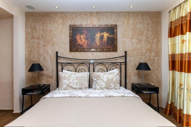 Modern hospitality, with private garden, Athens Apartment in Athens