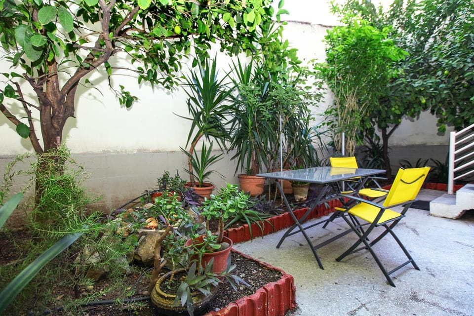 Modern hospitality, with private garden, Athens Apartment in Athens