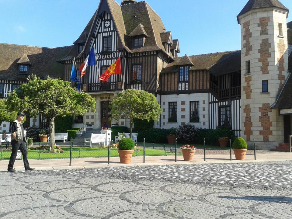 Nearby landmark