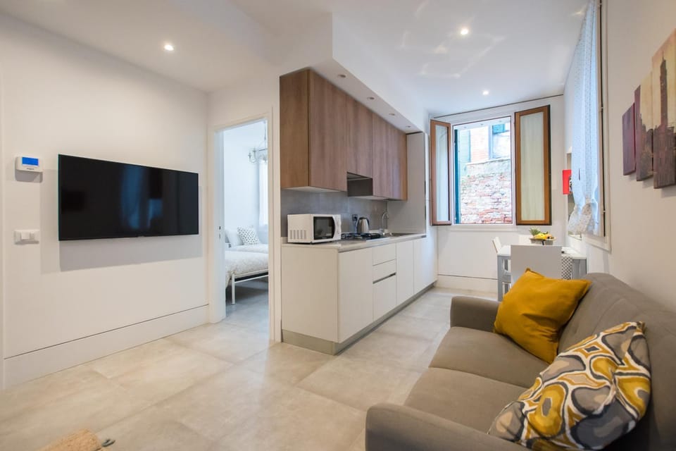 Communal lounge/ TV room, TV and multimedia, Kitchen or kitchenette, Living room, Seating area
