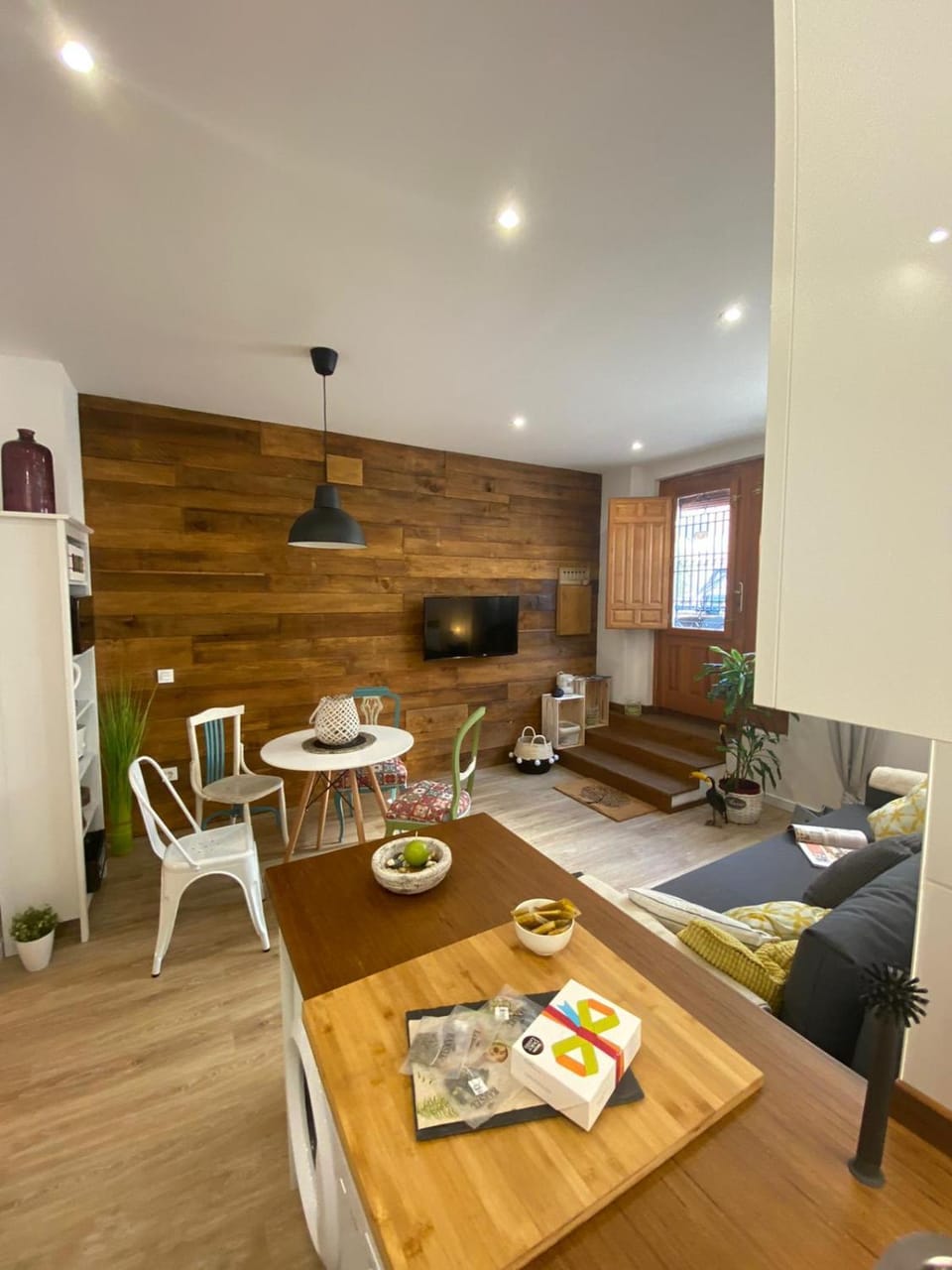 Living room, Dining area