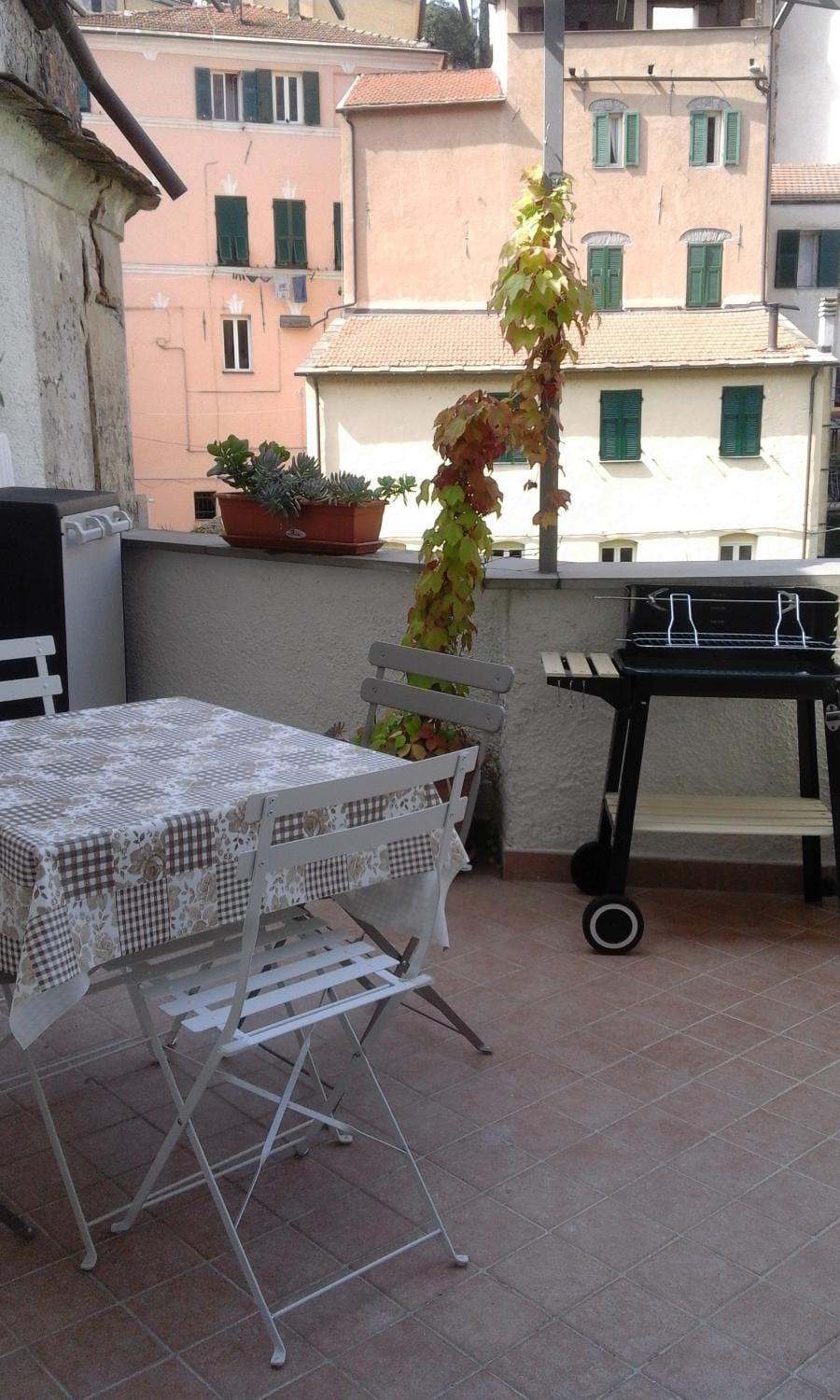 BBQ facilities, Balcony/Terrace, City view, Mountain view, River view, Quiet street view