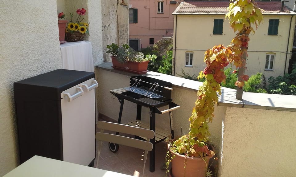 BBQ facilities, Balcony/Terrace, Lake view, River view, Street view