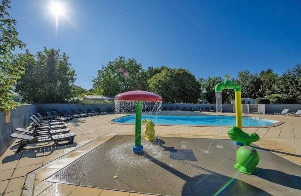 Pool view, Swimming pool, sunbed