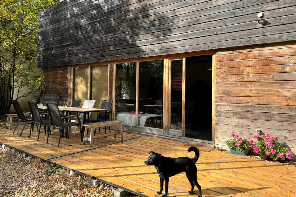 Property building, Patio, Balcony/Terrace