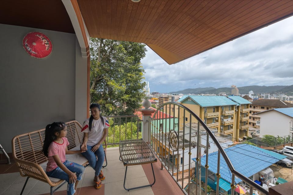 View (from property/room), Balcony/Terrace, City view