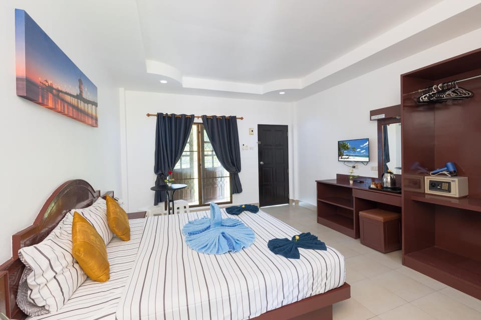 Bed, TV and multimedia, Coffee/tea facilities, Bedroom, heating, safe, wardrobe