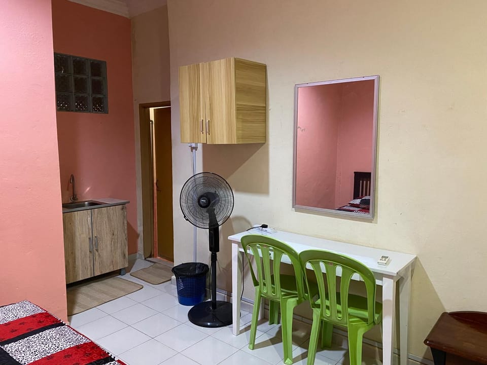 Bilik Harian Pengkalan Chepa Vacation rental in Malaysia