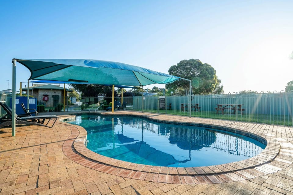 Swimming pool, Swimming pool
