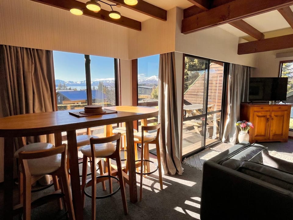 Dining area, Lake view, Mountain view