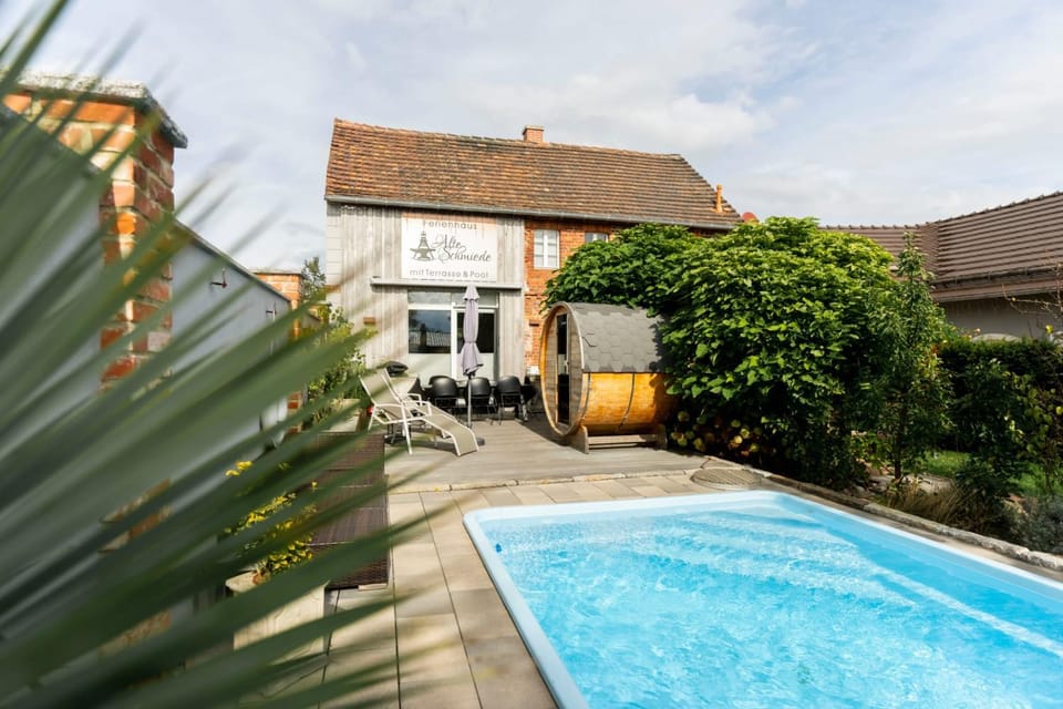 Property building, Garden, Pool view