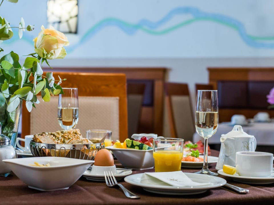 Food and drinks, Food, Breakfast, Drinks