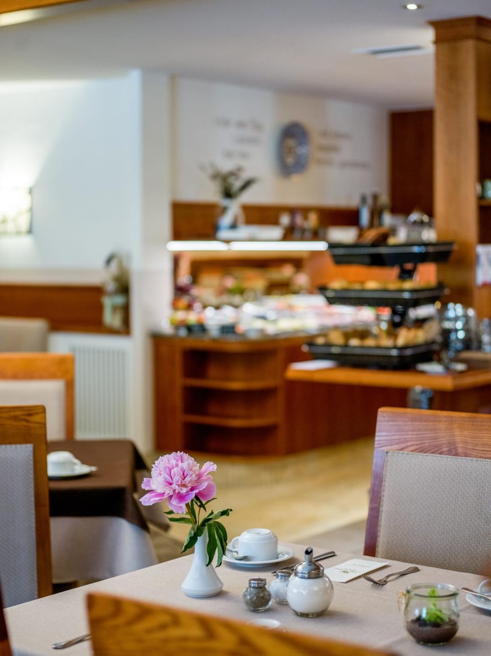 Food and drinks, Seating area, Food, Breakfast, Buffet breakfast