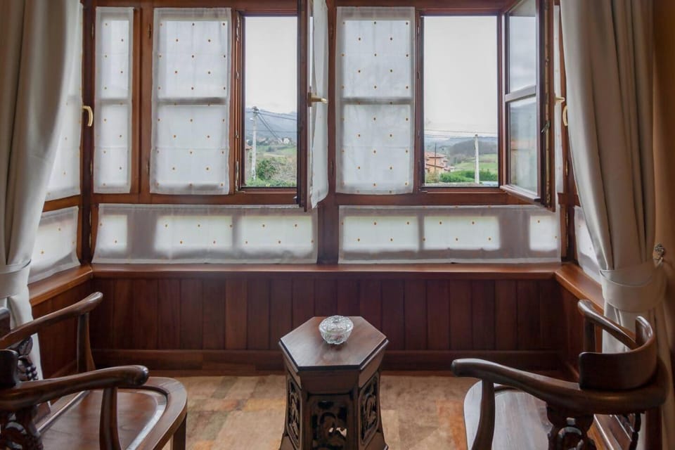 La Casona de la Bisa en Villanueva de Colombres House in Cantabria