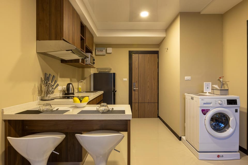 Coffee/tea facilities, Kitchen or kitchenette, Dining area