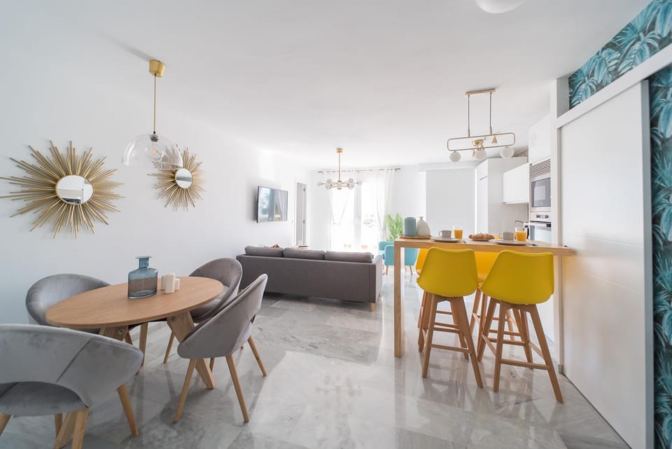 Seating area, Dining area