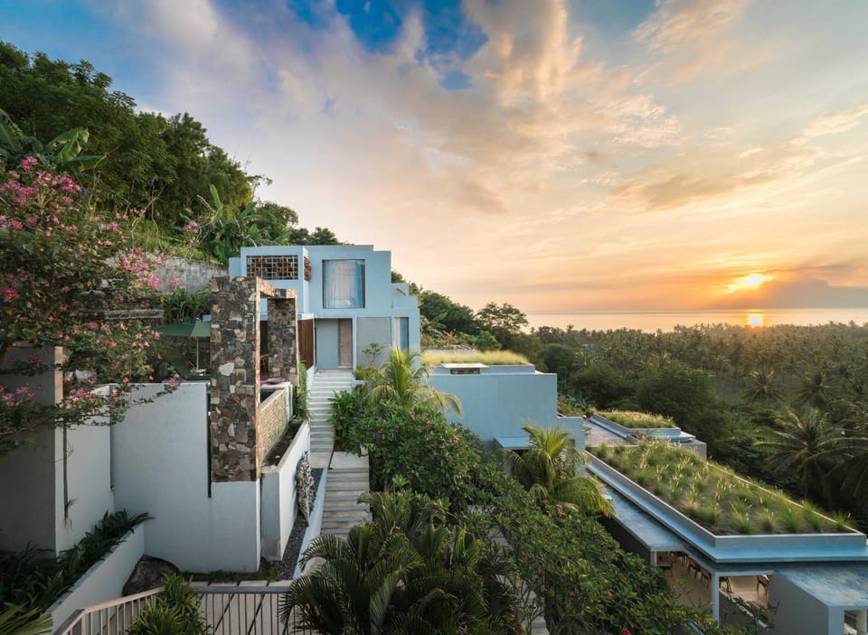 Nearby landmark, Neighbourhood, Natural landscape, Decorative detail, Beach, On site, Mountain view, Sea view, Sunset