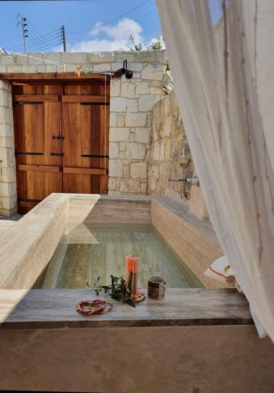 Patio, Bath