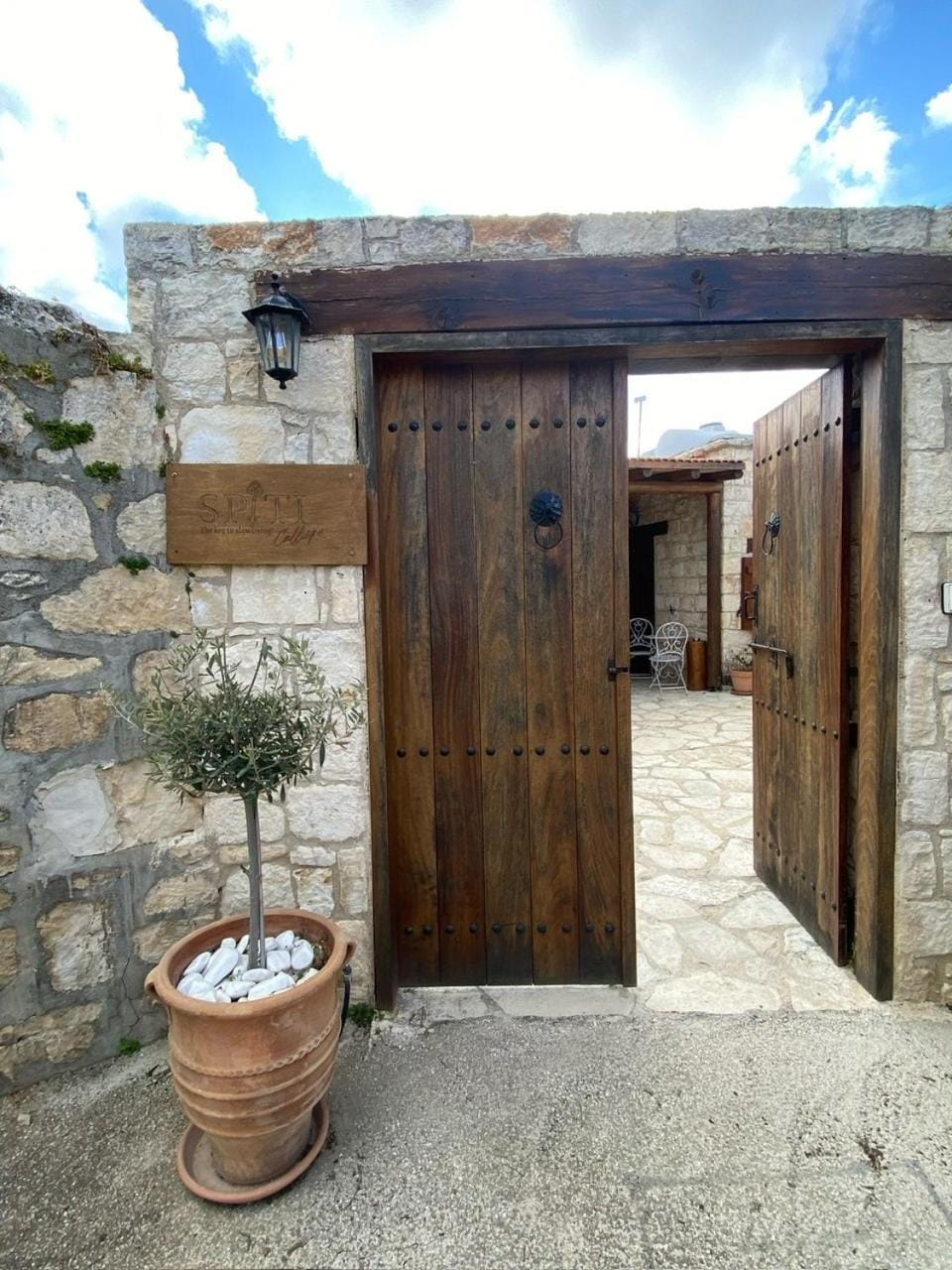 Facade/entrance