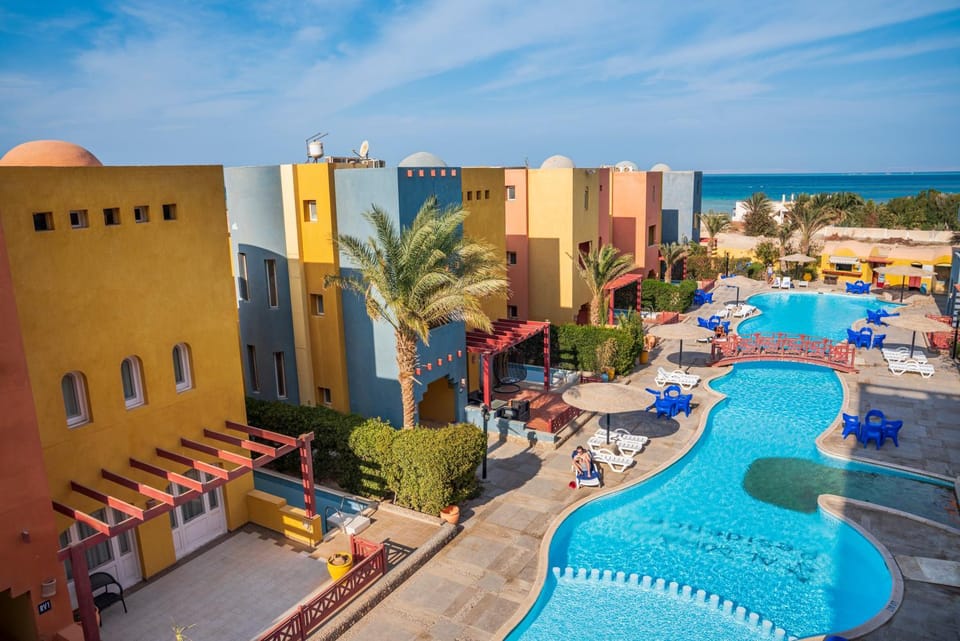 Property building, Day, Evening entertainment, Pool view, Sea view, Swimming pool, sunbed