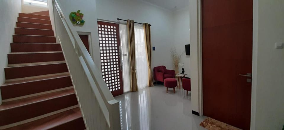 VILLA BATU 3F Hotel in Batu