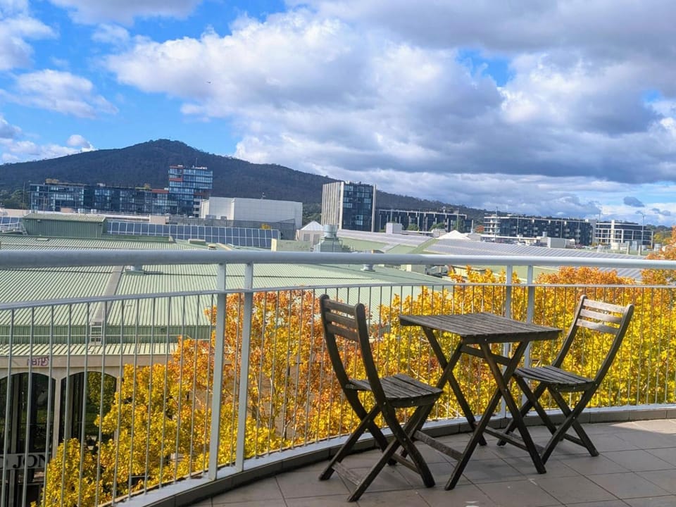 Dana-Central Apartment with Mount Ainslie Views Apartment in Canberra