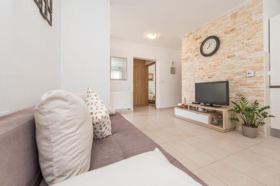 Apartment Miriam with grill and terrace - by TA Leut Agency Apartment in Zadar County